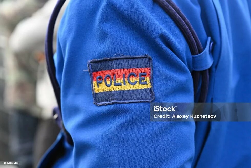 https://www.istockphoto.com/photo/patch-police-on-the-sleeve-gm1643885881-533499889?utm_source=pixabay&utm_medium=affiliate&utm_campaign=SRP_image_sponsored&utm_content=https%3A%2F%2Fpixabay.com%2Fimages%2Fsearch%2Fkenya%2520police%2F&utm_term=kenya+police